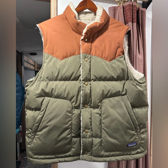 Men’s Large Patagonia reversible vest. Green and orange/Sherpa - Picture 1 of 5